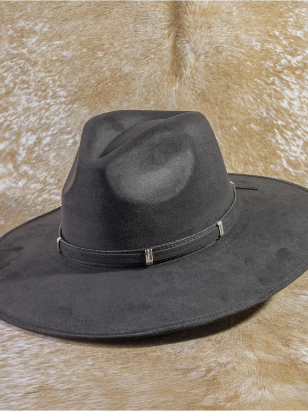 Wide-Brim Fedora in Black with Subtle Tie Band O/S